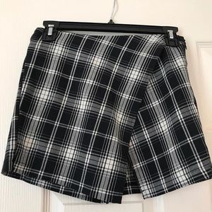 Brandy Melville plaid skort